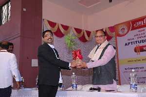 Prof. Sujeet Wable welcoming Chief Guest